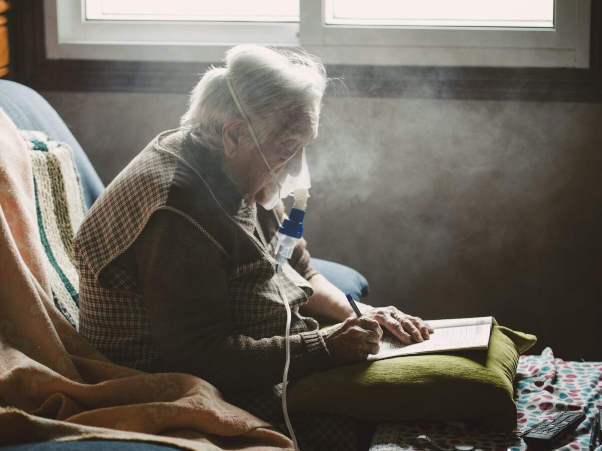 Power outages in heat waves and storms can threaten the lives of medical device users – we looked at who is most at risk